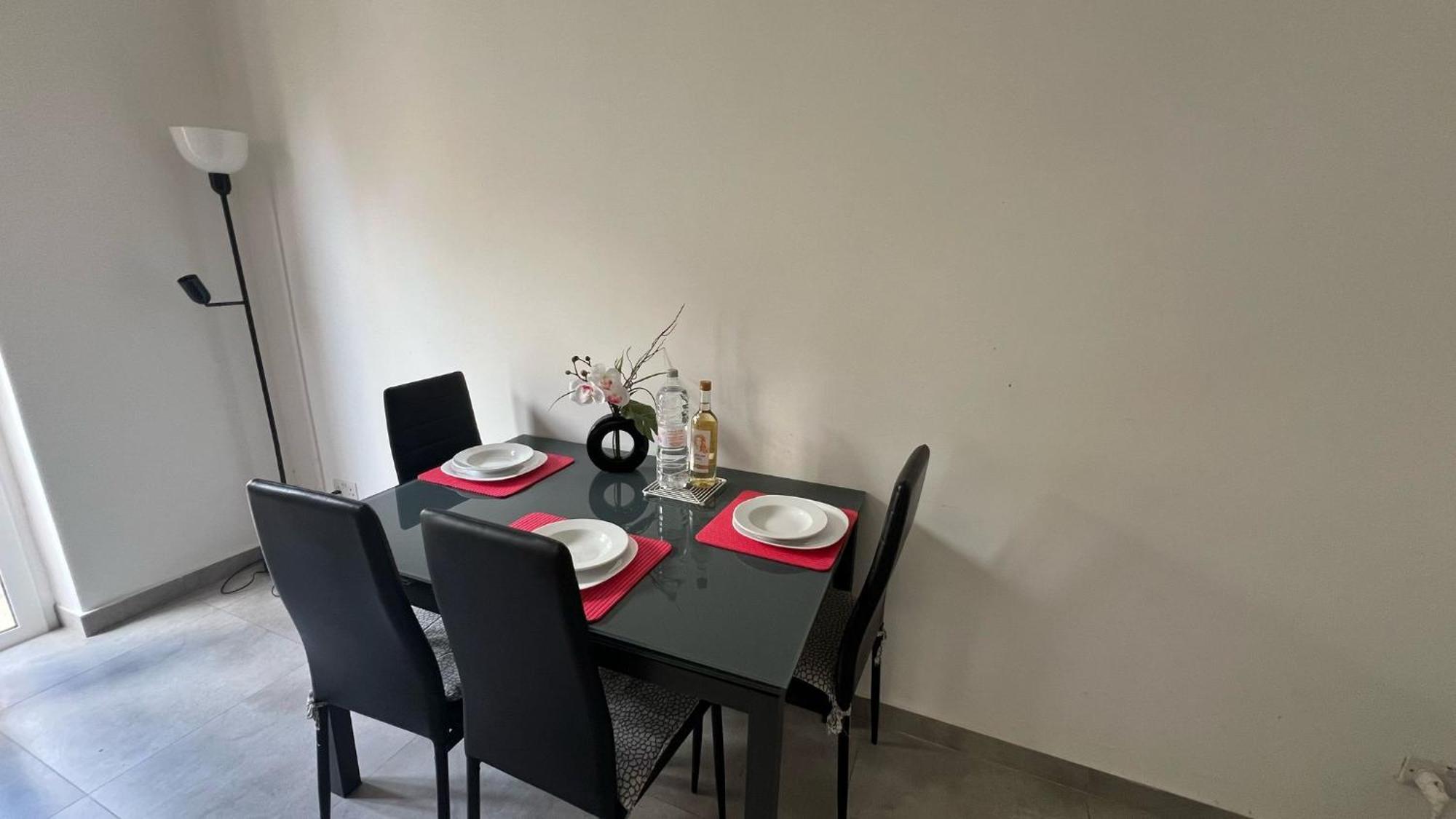 One Bedroom Tea Apartment Il-Gzira Luaran gambar